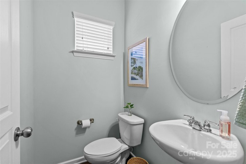 Property image 4 at 4860 Fonthill Lane, Charlotte, NC 28210