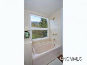 Property image 4 at 95 Arco Road, Asheville, NC 28805
