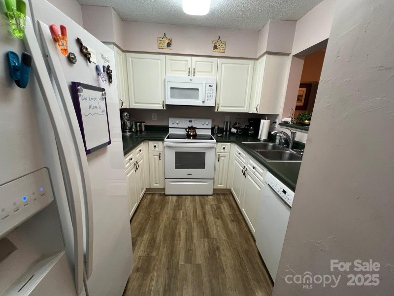 Property image 3 of 4226 Melrose Club Drive in Melrose Townhomes, Matthews, NC 28105