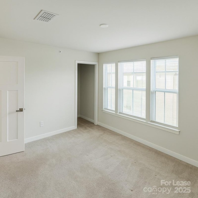 Property image 3 at 444 W Tremont Avenue, Charlotte, NC 28203