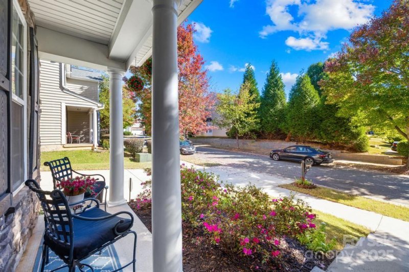 Property image 4 of 14013 Holly Stream Drive in Villages at Rosedale, Huntersville, NC 28078