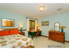 Property image 2 at 20 Merrills Ridge Dr, Asheville, NC 28803