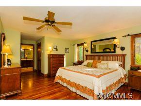 Property image 3 at 20 Merrills Ridge Dr, Asheville, NC 28803