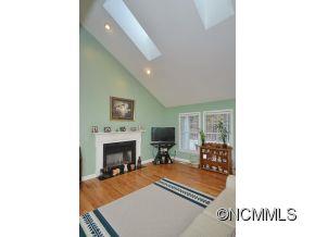 Property image 2 at 304 Jennifer Lane, Asheville, NC 28803