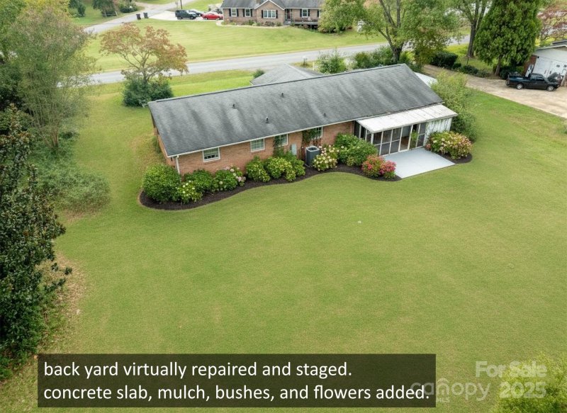 Property image 2 of 2068 Moss Farm Road in Clearview Acres, Hickory, NC 28602