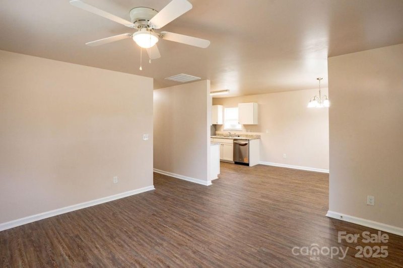 Property image 2 of 2310 Caronia Street in Reid Park, Charlotte, NC 28208