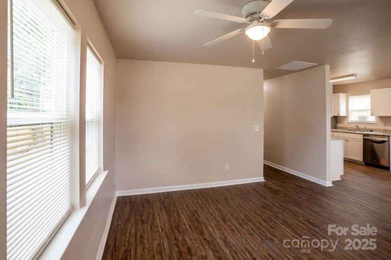 Property image 3 of 2310 Caronia Street in Reid Park, Charlotte, NC 28208