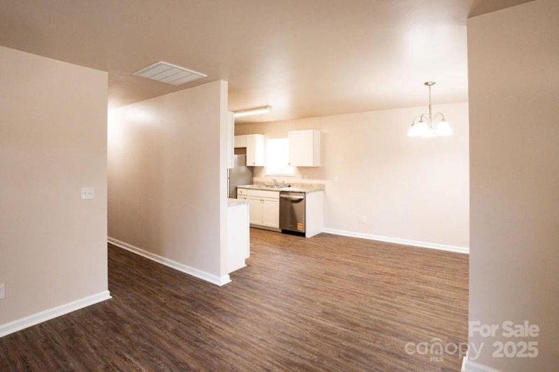 Property image 4 of 2310 Caronia Street in Reid Park, Charlotte, NC 28208