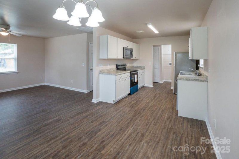 Property image 5 of 2310 Caronia Street in Reid Park, Charlotte, NC 28208