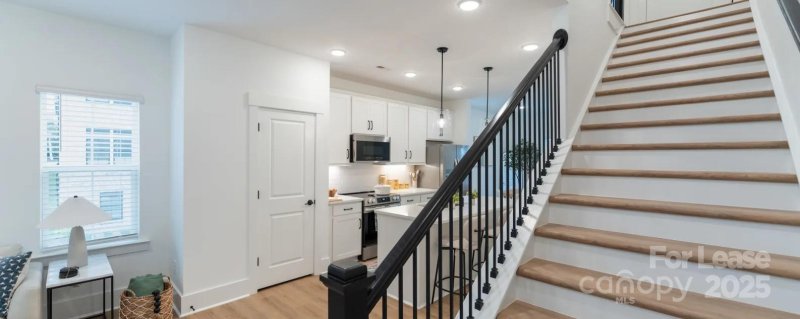 Property image 3 of 349 Rozzells Circle in Rozzelles Ferry Rd Townhomes, Charlotte, NC 28208