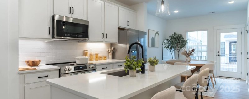 Property image 5 of 349 Rozzells Circle in Rozzelles Ferry Rd Townhomes, Charlotte, NC 28208