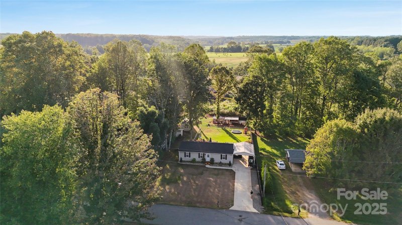 Property image 3 of 204 Harriet Lane in Chipley Park, Statesville, NC 28625