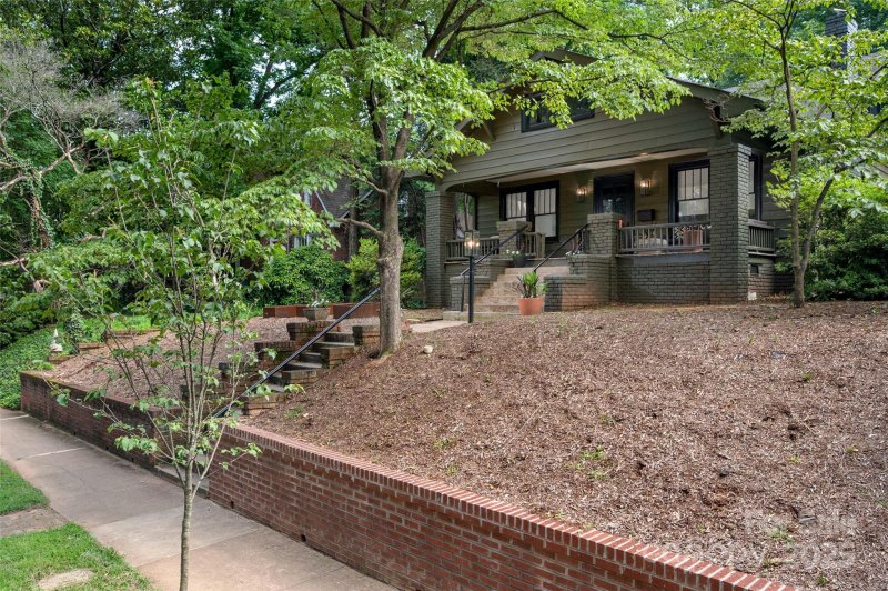 Property image 2 of 2212 Vail Avenue in Elizabeth, Charlotte, NC 28207