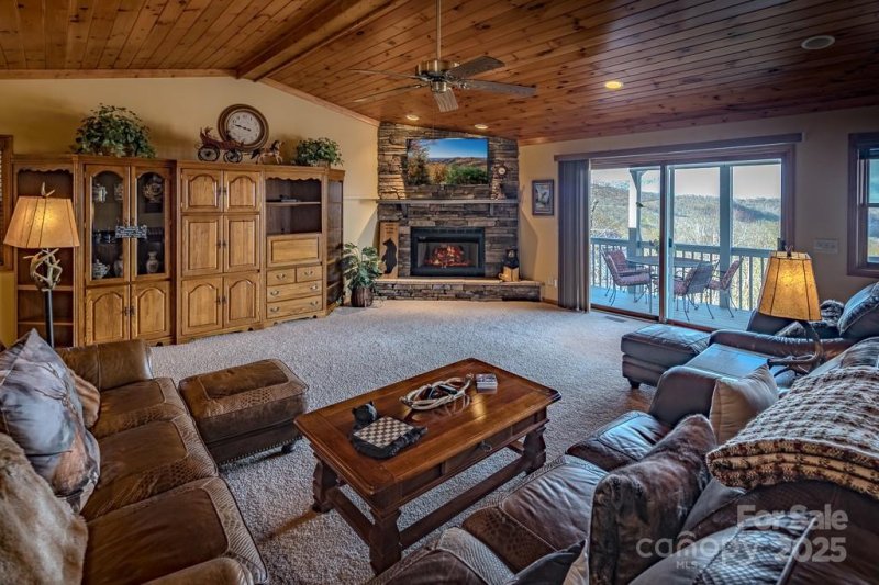 Property image 4 of 112 N Pinnacle Ridge Road in The Cliffs, Beech Mountain, NC 28604