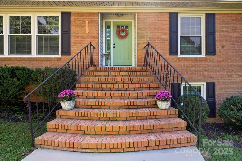 Property image 2 at 1912 Woodberry Road, Charlotte, NC 28212