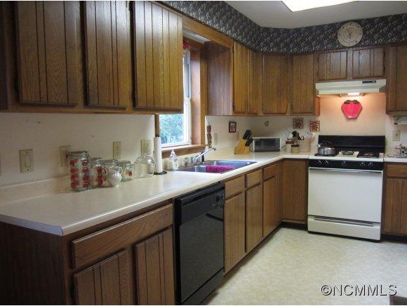 Property image 4 at 2 Hopewell Lane, Flat Rock, NC 28731