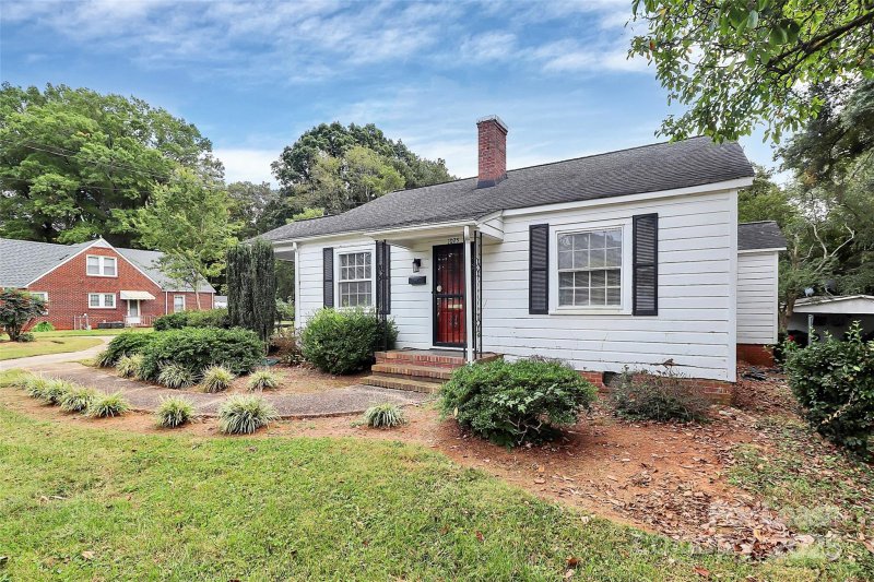 Property image 2 at 1025 Druid Circle, Charlotte, NC 28206