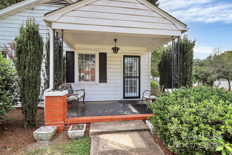 Property image 4 at 1025 Druid Circle, Charlotte, NC 28206