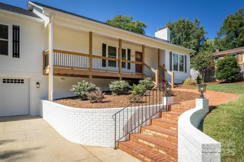 Property image 3 of 2912 Woodstream Drive in Ramblewoods, Valdese, NC 28690