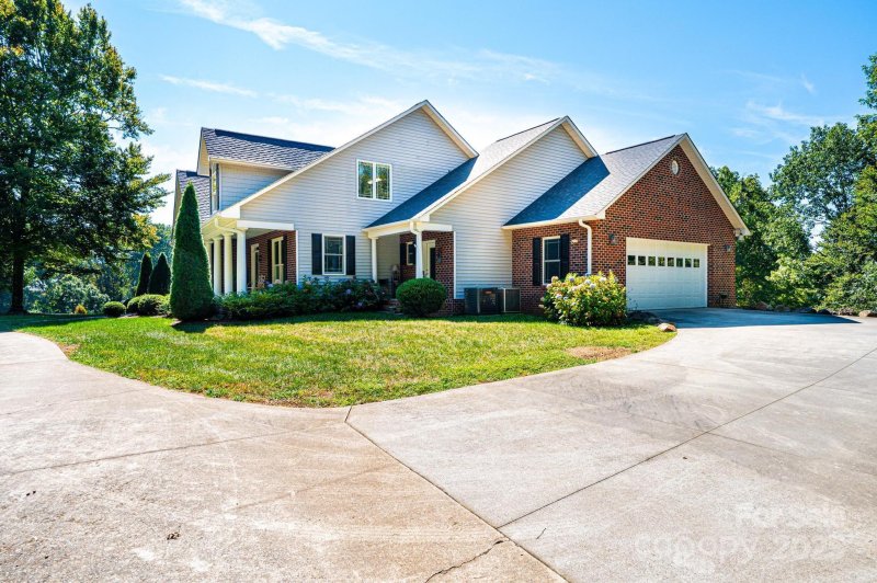 Property image 4 of 120 Harbor Town Drive in Harbor Town, Taylorsville, NC 28681