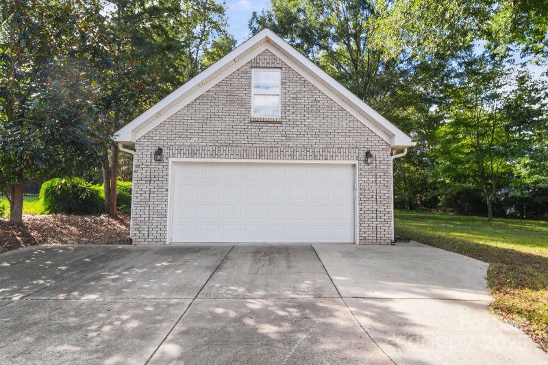 Property image 4 of 1931 Windmere Drive in Windmere, Monroe, NC 28110