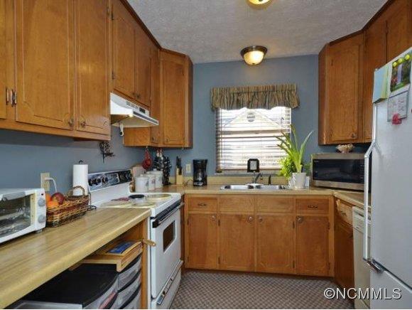 Property image 5 at 35 Capri Lane 11, Hendersonville, NC 28791