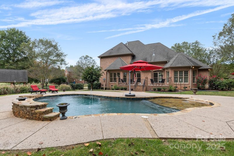 Property image 3 of 9711 Arlington Oaks Drive in Arlington Oaks, Charlotte, NC 28227