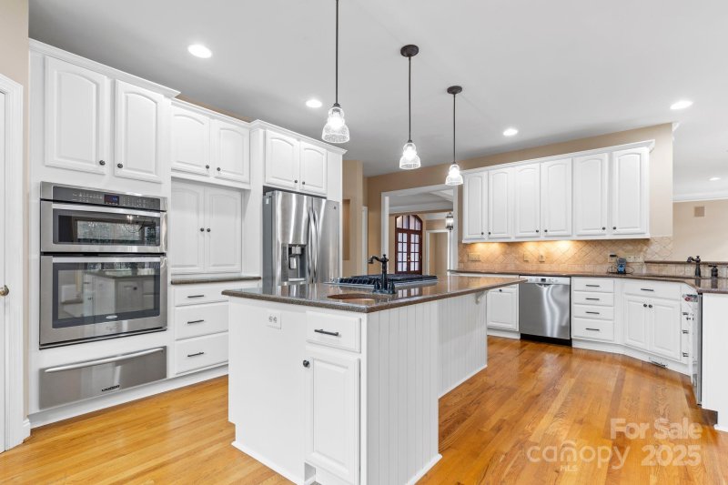 Property image 4 of 9711 Arlington Oaks Drive in Arlington Oaks, Charlotte, NC 28227