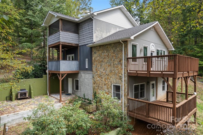 Property image 4 of 64 Hoosier Court in Hickory Hills, Lake Junaluska, NC 28745