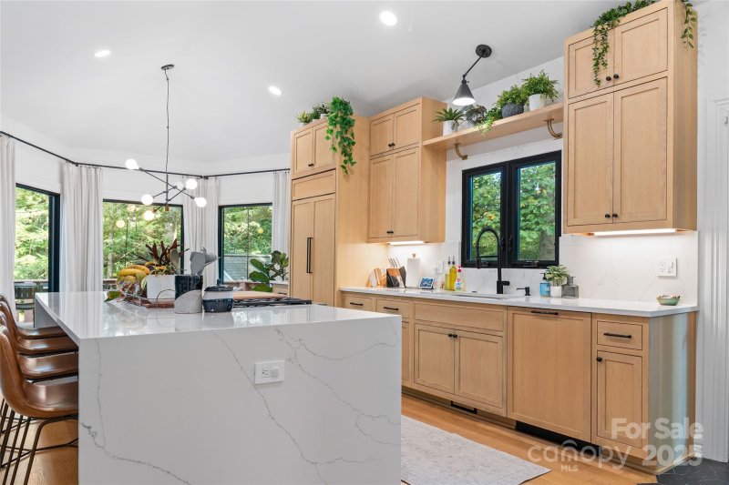 Property image 2 of 5123 Randolph Road in Cotswold, Charlotte, NC 28211