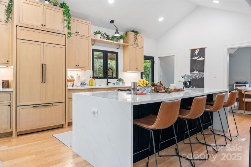 Property image 3 of 5123 Randolph Road in Cotswold, Charlotte, NC 28211