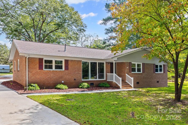 Property image 2 of 1631 Oakdale Drive in Erwin Farm, Lancaster, SC 29720