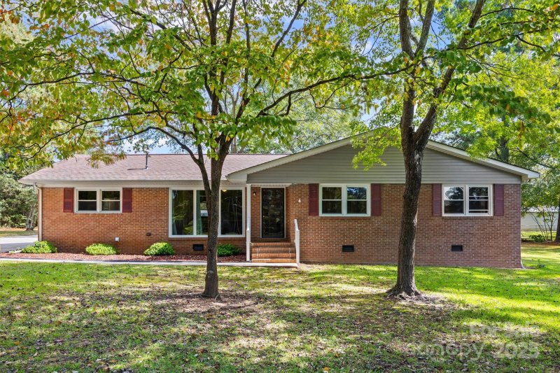 Property image 3 of 1631 Oakdale Drive in Erwin Farm, Lancaster, SC 29720