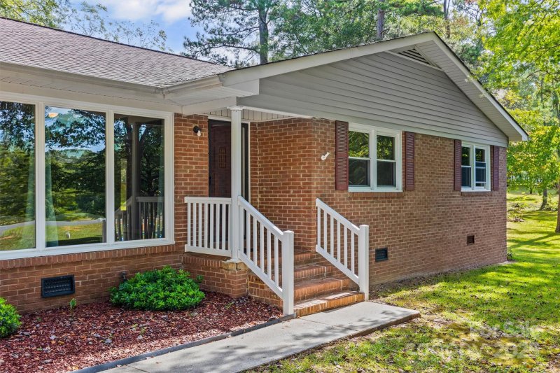 Property image 4 of 1631 Oakdale Drive in Erwin Farm, Lancaster, SC 29720
