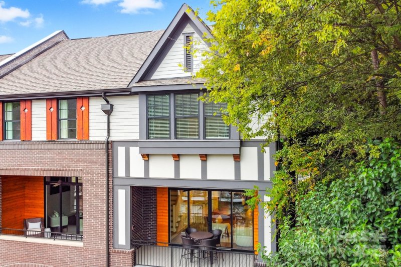 Property image 2 of 3026 Kalex Court in Elizabeth, Charlotte, NC 28204