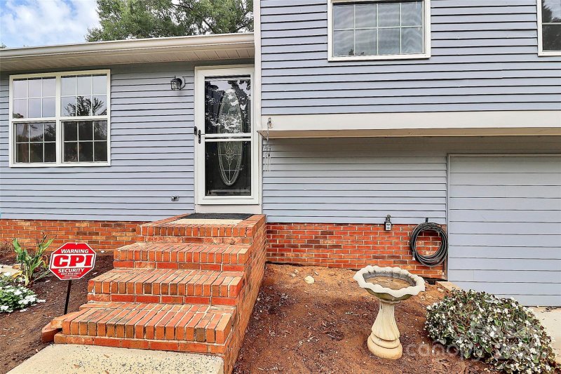 Property image 3 of 1919 O Hara Drive in Twelve Oaks, Charlotte, NC 28273