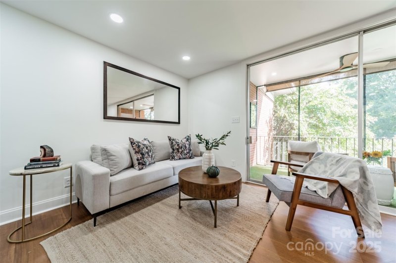 Property image 4 of 400 Queens Road in Myers ParK, Charlotte, NC 28207