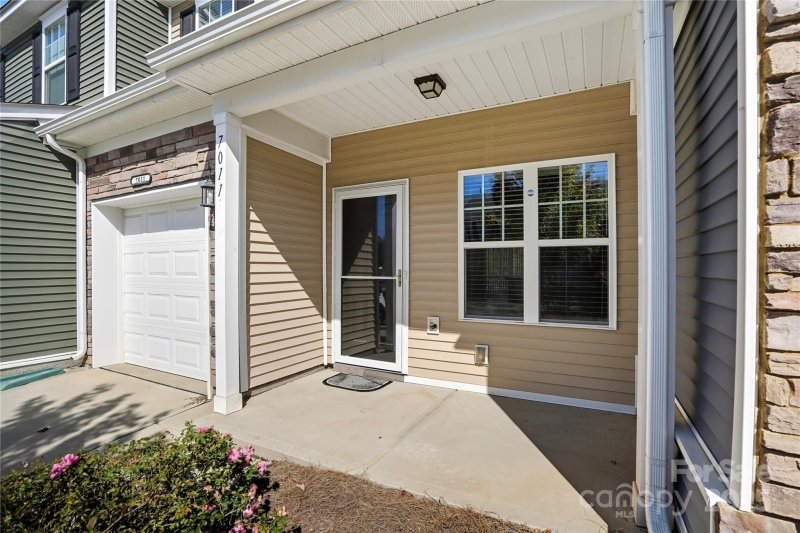 Property image 2 of 7011 Jane Parks Way in McDowell Crossing, Charlotte, NC 28217