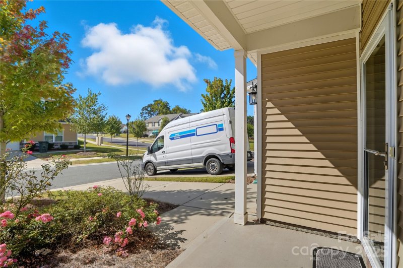 Property image 3 of 7011 Jane Parks Way in McDowell Crossing, Charlotte, NC 28217