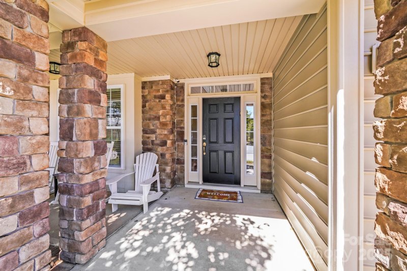 Property image 3 of 9745 Ridgeforest Drive in Ardrey Woods, Charlotte, NC 28277