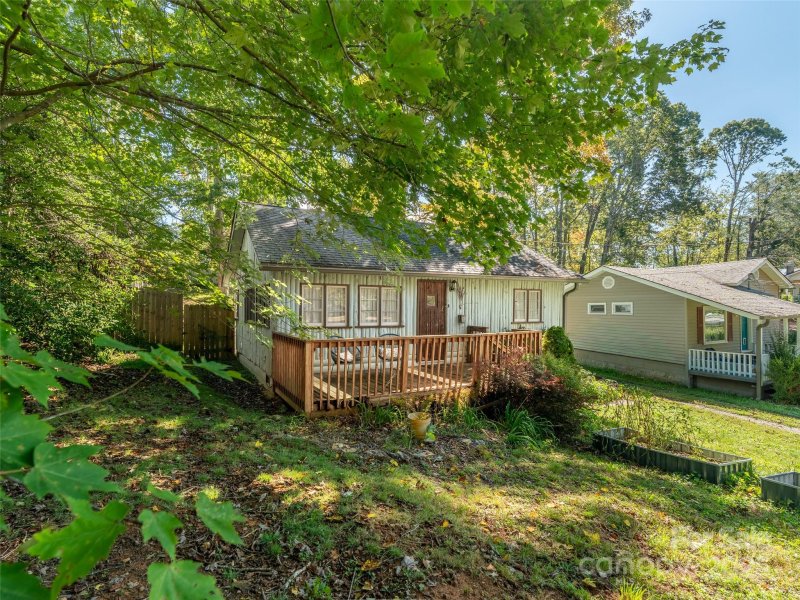 Property image 2 of 173 Oak Terrace in Royal Pines, Arden, NC 28704