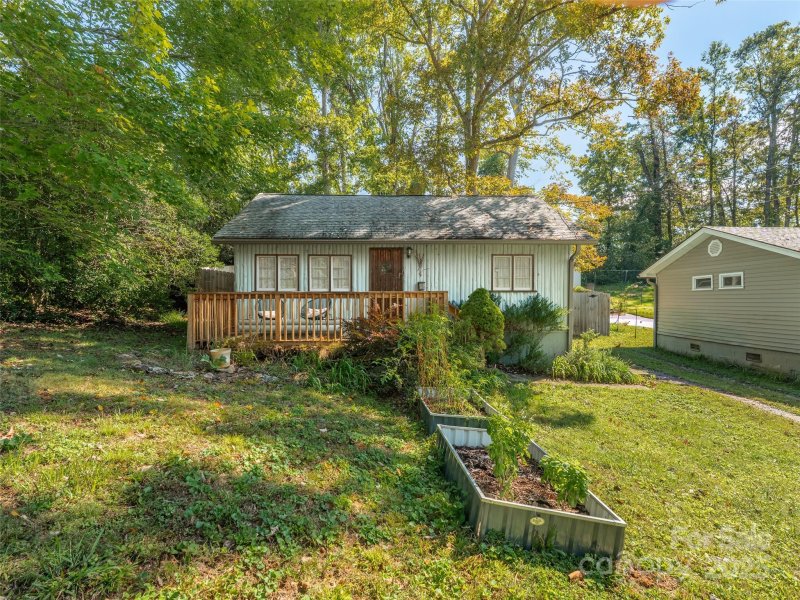 Property image 3 of 173 Oak Terrace in Royal Pines, Arden, NC 28704