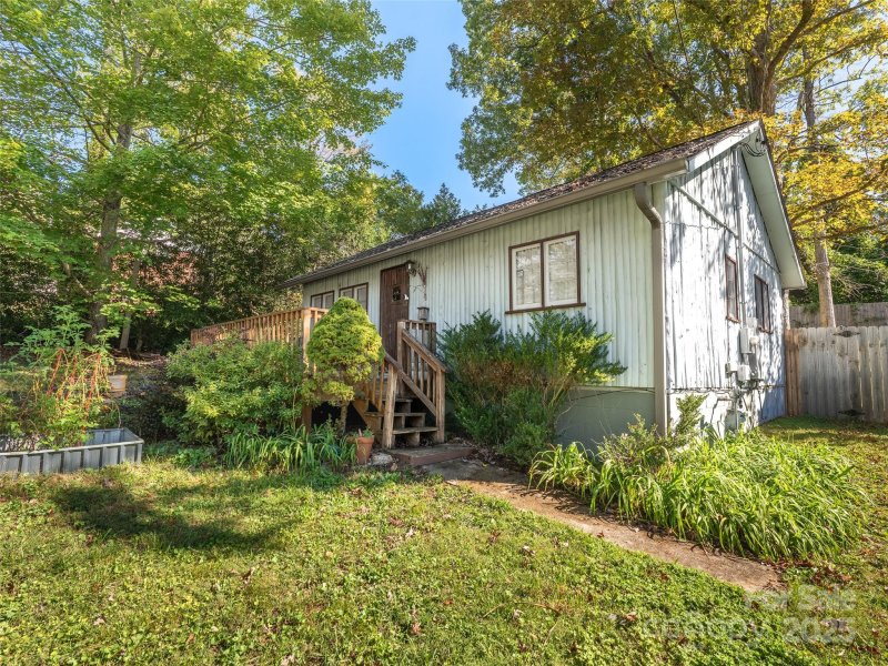 Property image 4 of 173 Oak Terrace in Royal Pines, Arden, NC 28704