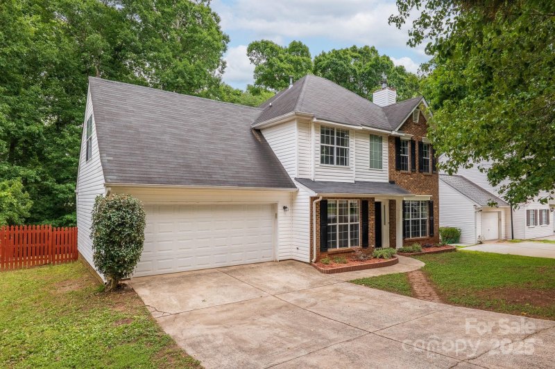 Property image 2 of 8120 Vermilion Drive in Ridgewood, Charlotte, NC 28215