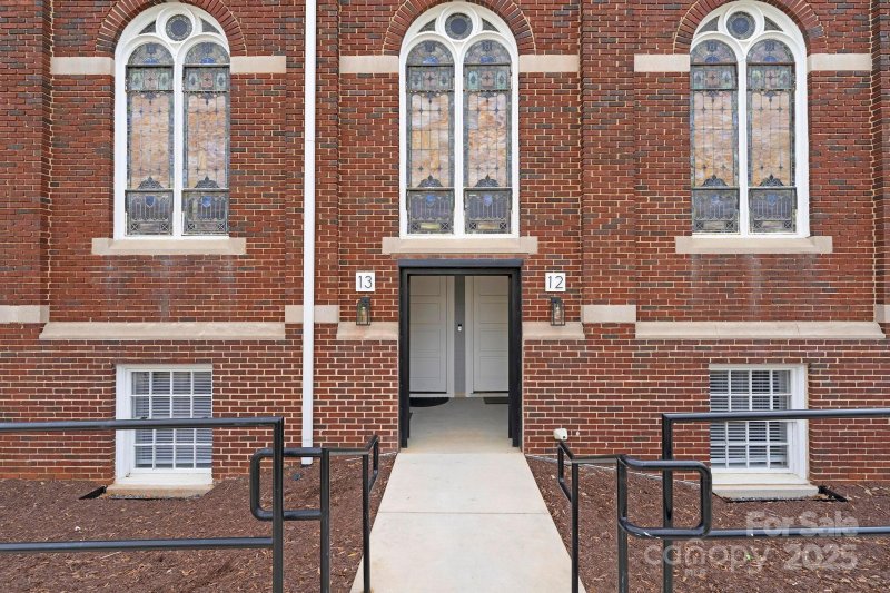 The Arches, Charlotte Community