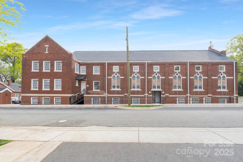 Property image 2 of 201 Grandin Road in The Arches, Charlotte, NC 28208