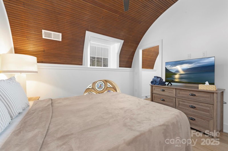 Property image 3 of 201 Grandin Road in The Arches, Charlotte, NC 28208