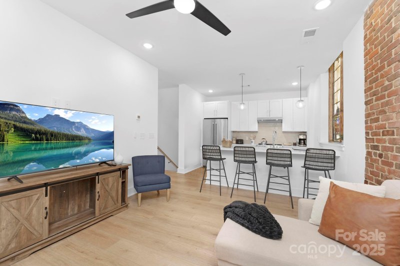 Property image 5 of 201 Grandin Road in The Arches, Charlotte, NC 28208