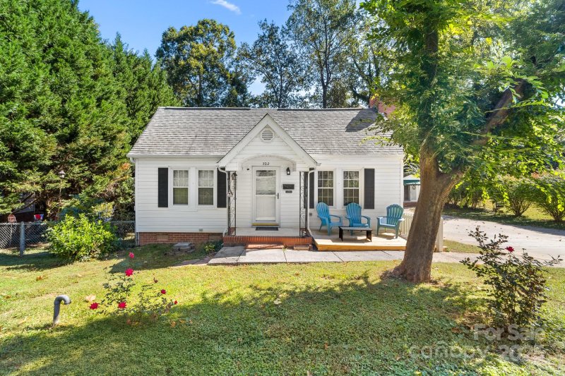 Property image 2 of 502 Dunham Road in Thomas Acres, Gastonia, NC 28054