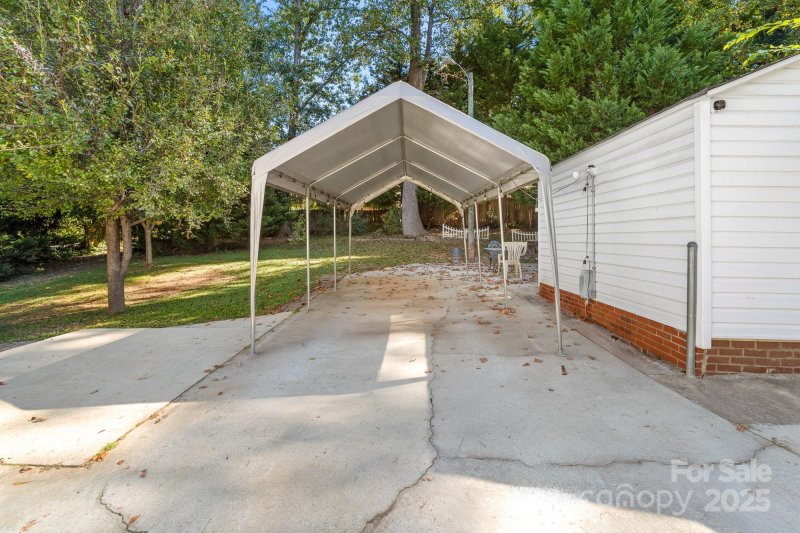 Property image 4 of 502 Dunham Road in Thomas Acres, Gastonia, NC 28054